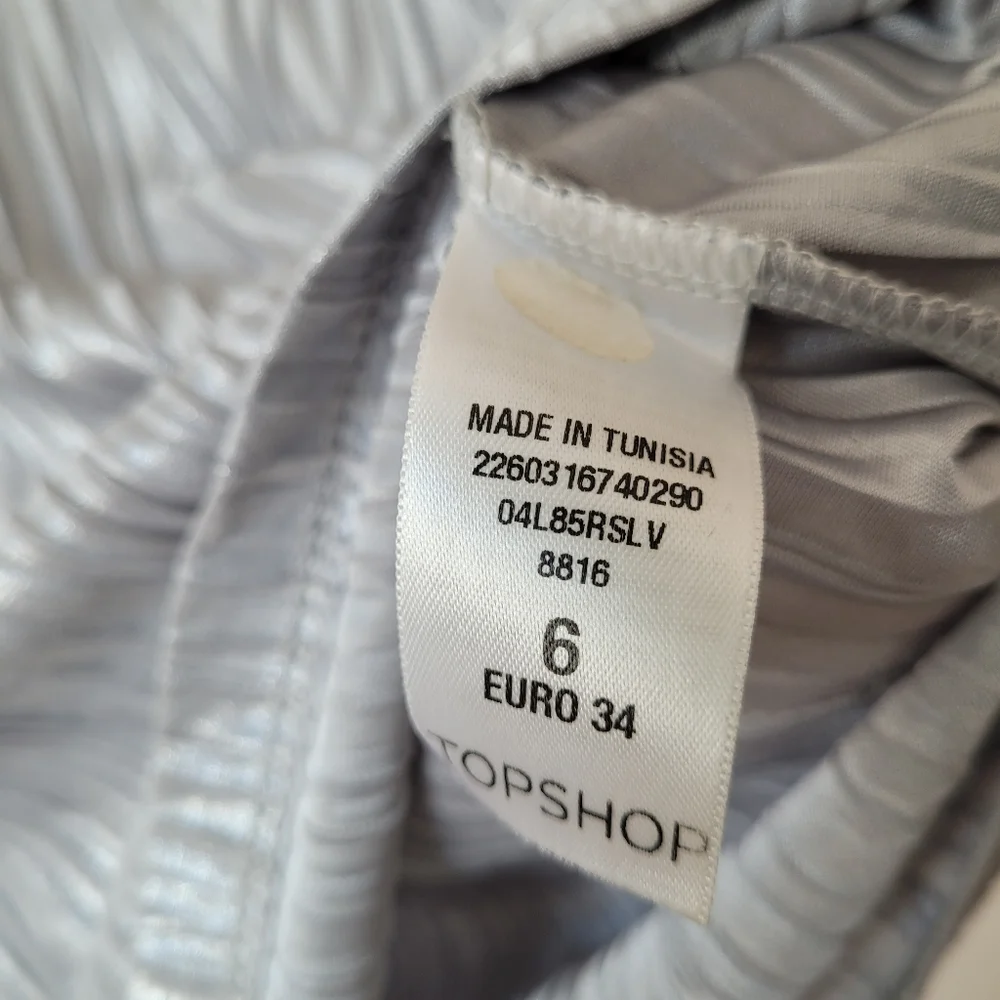 TOPSHOP Silver Pleated Racerback Tank - Picture 9 of 11